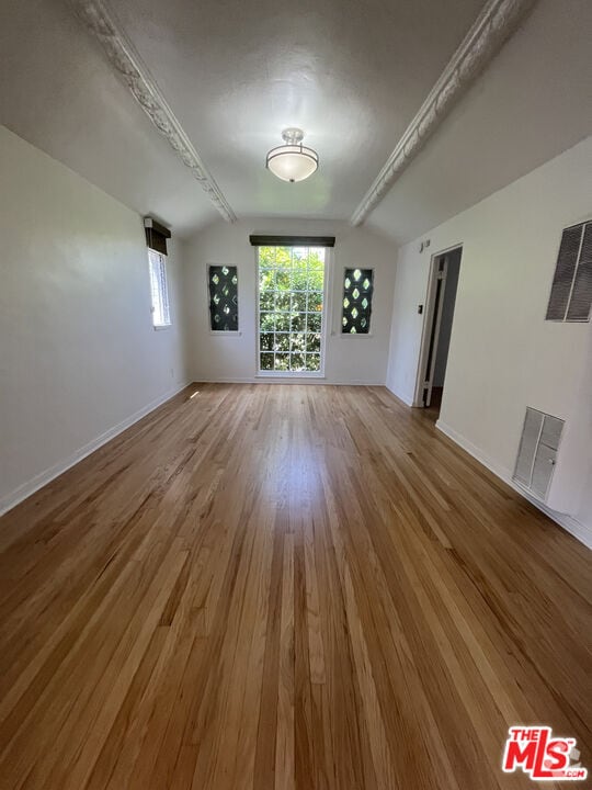 Building Photo - 318 S Reeves Dr Unit A Rental