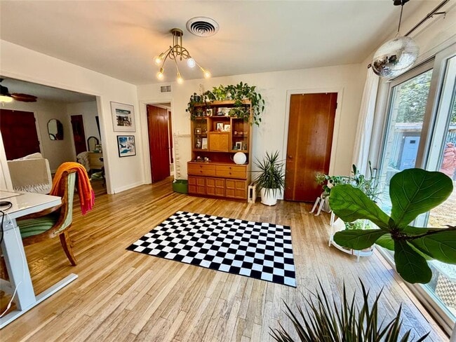 1411 Ridgemont Dr