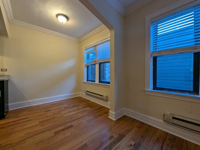 Photo - 4735 N Hermitage Ave Unit 203