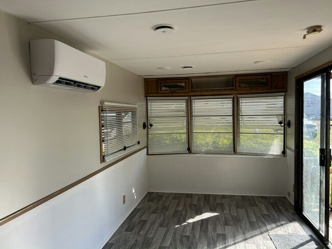 Photo - 17031 US-301