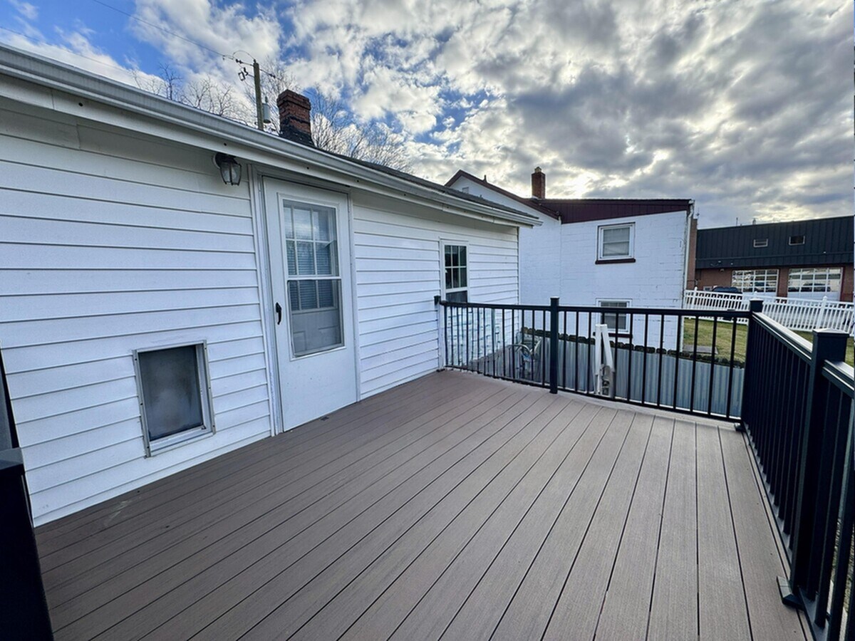 Photo - 305 Jackson St