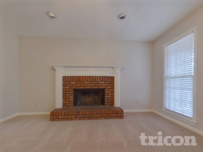 Photo - 329 Stratford Dr