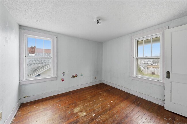 Photo - 559 Cortlandt Ave