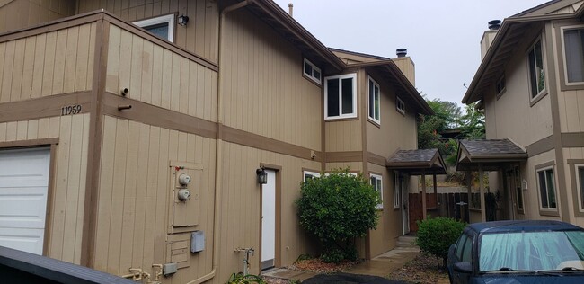 3 Bed 2 Bath Townhouse in Lakeside - 3 Bed 2 Bath Townhouse in Lakeside