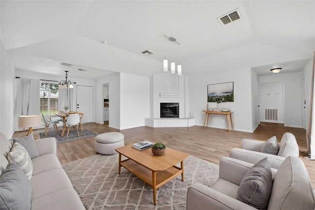 Building Photo - 17002 Dew Drop Ln