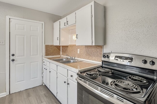 Photo - 4720 Carmen St