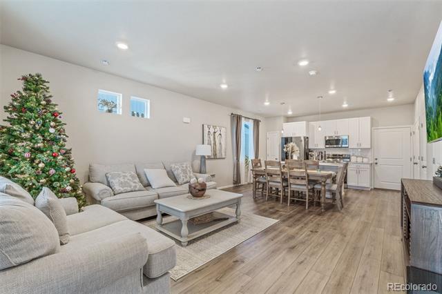 Photo - 5784 Dakan Lp