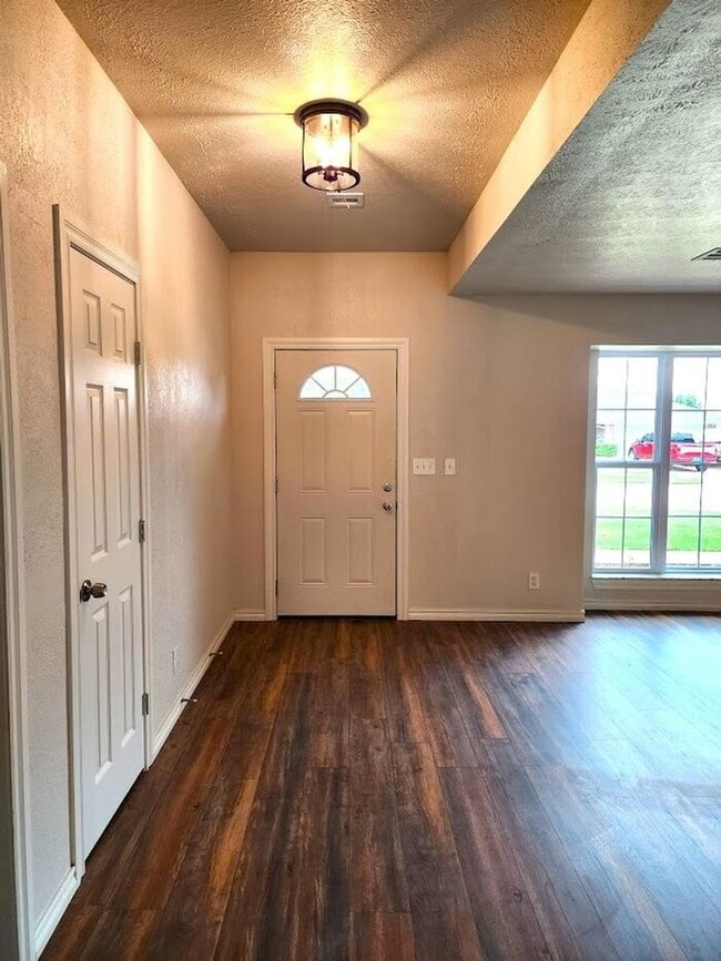 Photo - 4 Bed 2.5 Bath 2 Car Garage in Camelot Addition NW OKC