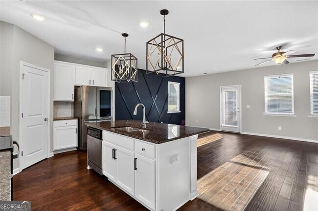 Photo - 1553 Spring Hollow Way