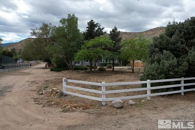 Photo - 215 Mule Deer Rd