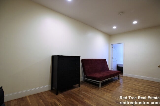 Photo - 1868 Commonwealth Ave Unidad 5