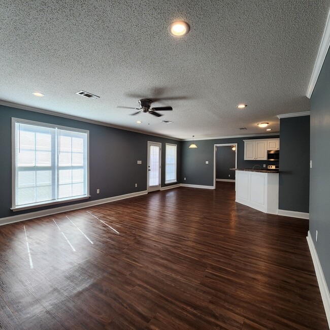 Photo - 116 Birchleaf Ln