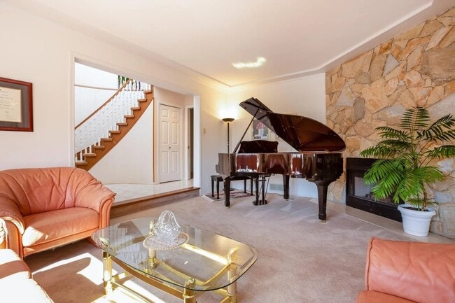 Photo - 8082-8150 150 St