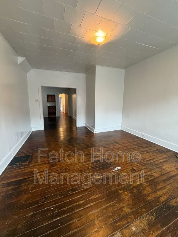 Photo - 422 W King St
