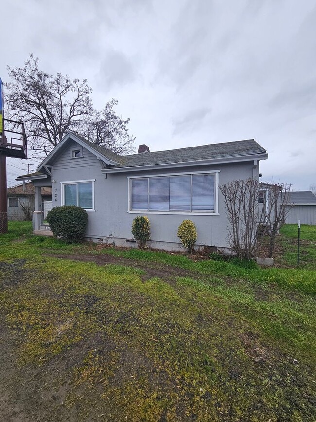 Photo - Almost 1300 sqft of Living Space with Plenty of Parking