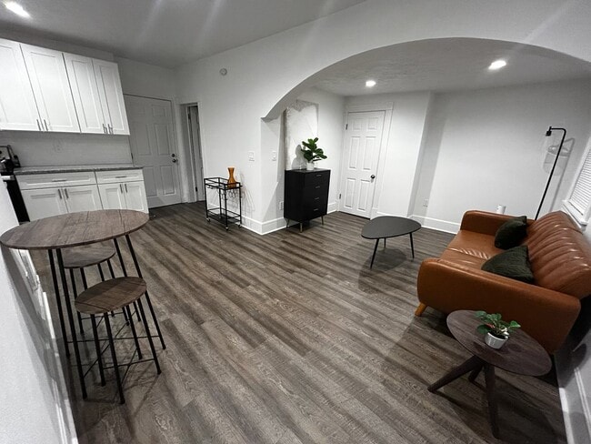 Photo - 2215 W Broadway Ave Unit 3