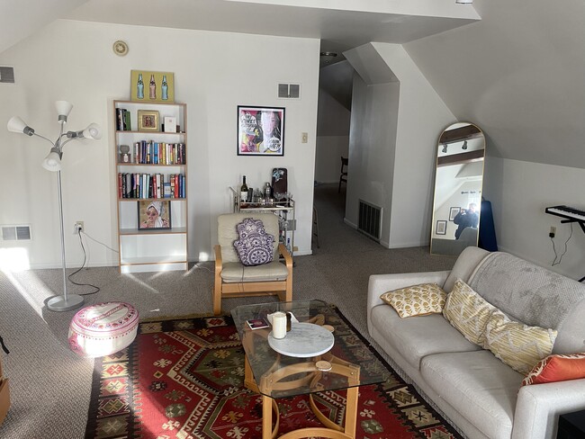 Sala de estar - 525 Shady Ave Unidad #3