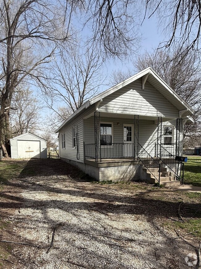 Building Photo - 2 bedroom/1 bathroom Rental