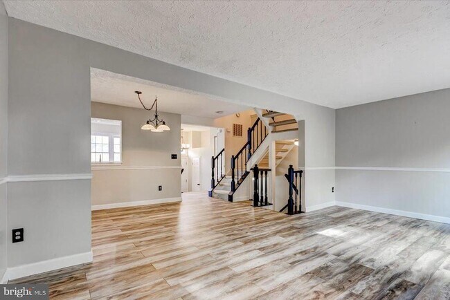 Photo - 7014 Chestnut Brook Ct