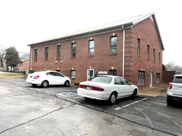 Photo - 701 W 7th St