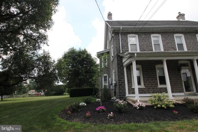 Building Photo - 418 Allentown Rd Unit 1 Rental