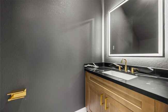 Photo - 5110 Westover St