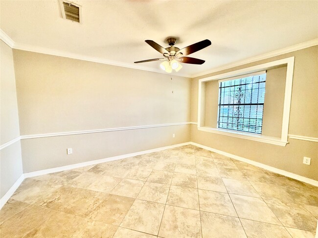 Photo - 5838 Ludington Dr