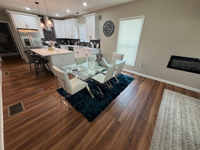 Photo - Room in House on Bolton Rd NW