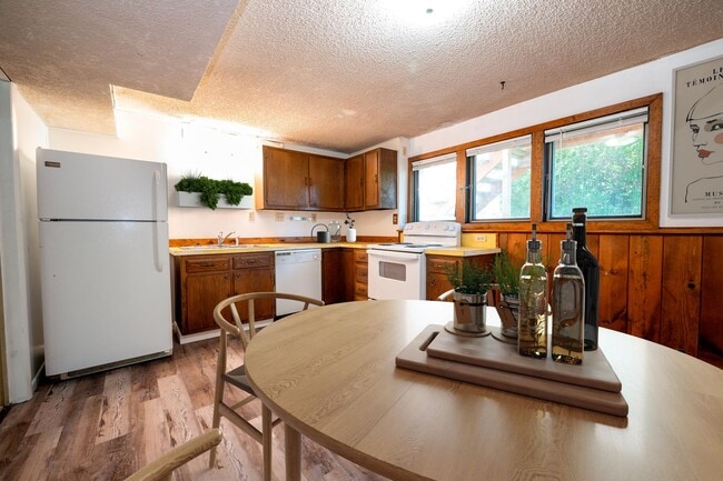 2 bedroom 1 bath close to downtown - 2 bedroom 1 bath close to downtown Apartment Unit 416 N 19th -  A