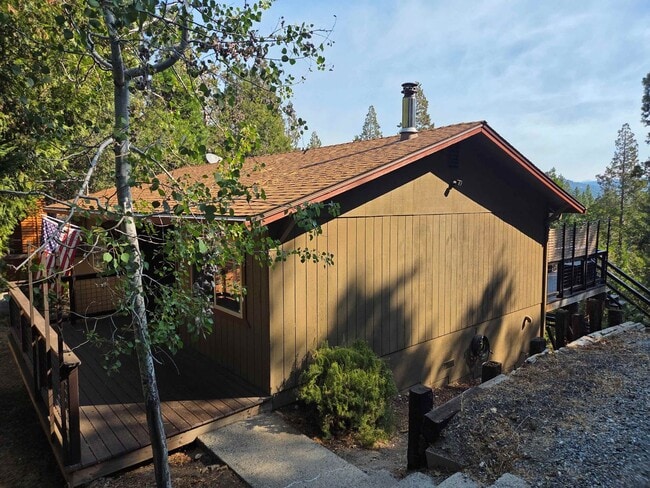 Building Photo - Spacious 3 Bedroom, 2 Bath Home with Bonus...