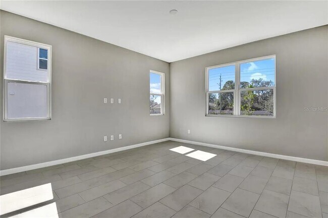 Photo - 560 Summit River Dr