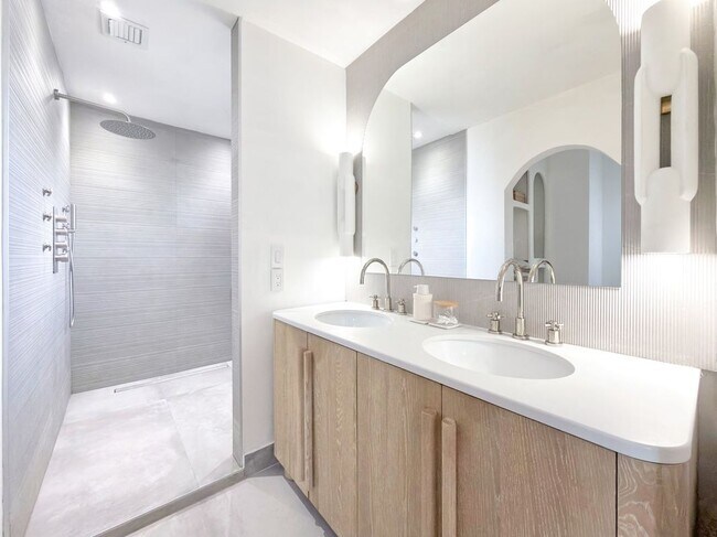 Photo - 760 Windtree Way