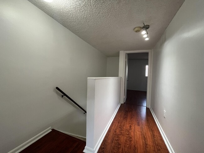 Photo - 407 Palm Cir E