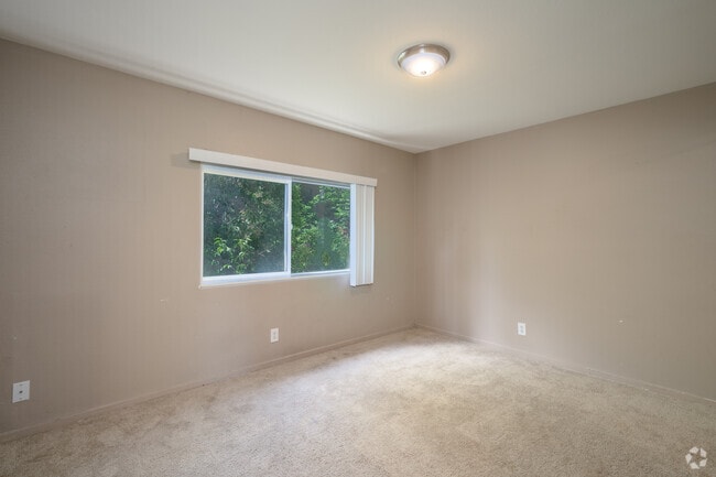 2BR, 1BA - Designer