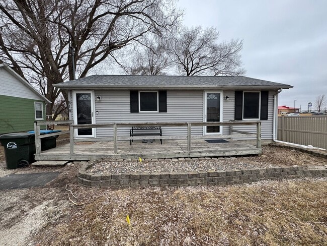 Building Photo - Main level house available for rent