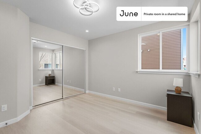 Room in Shared 5 bed/5 bath home in Boyle Heights