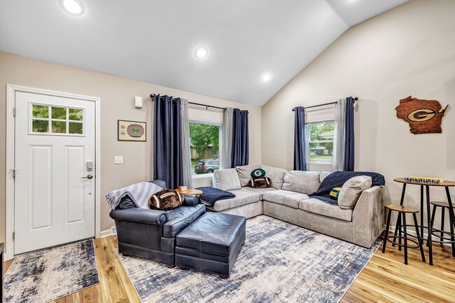 Building Photo - 1738 11th Ave