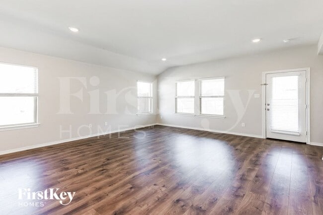 Photo - 312 Wilson Way