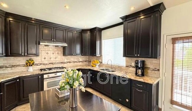 Photo - 1067 Regina Way