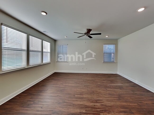 Photo - 602 Rivermist Dr