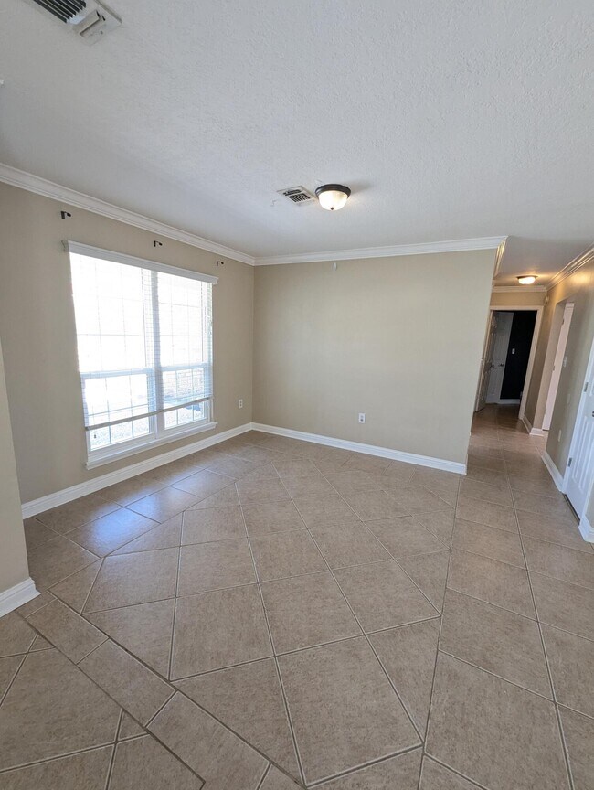 Photo - 437 Bridgewater Ct