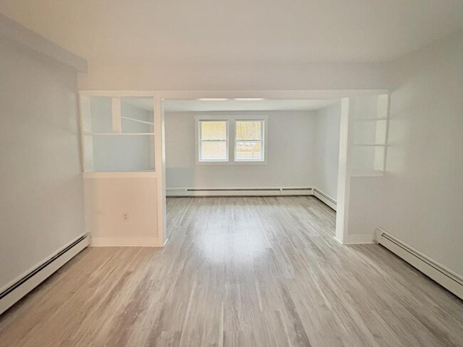 Building Photo - 1294 US-1 Apt A