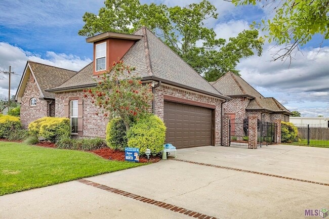 Photo - 111 Gentle Oak Blvd