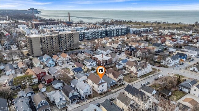 Photo - 1330 W 67th St