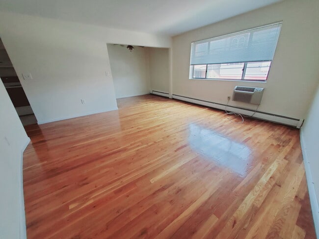 Photo - 960 Hope St Unidad 1