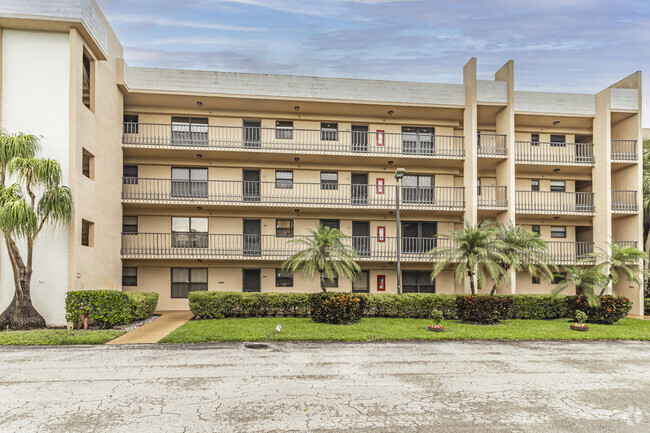 Building Photo - 4760 Lucerne Lakes Blvd Unit 208 Rental