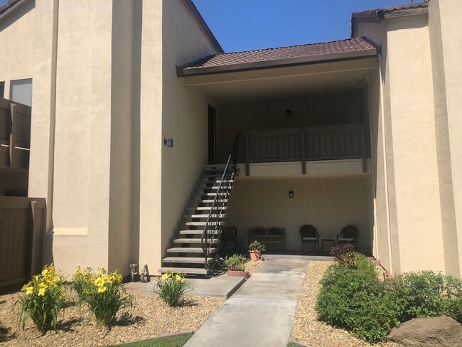 Building Photo - 3701 Colonial Dr