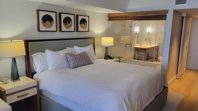 Highly Desirable STUDIO/1-Bath unit Long-T... - Highly Desirable STUDIO/1-Bath unit Long-T... Condo Unit D2702