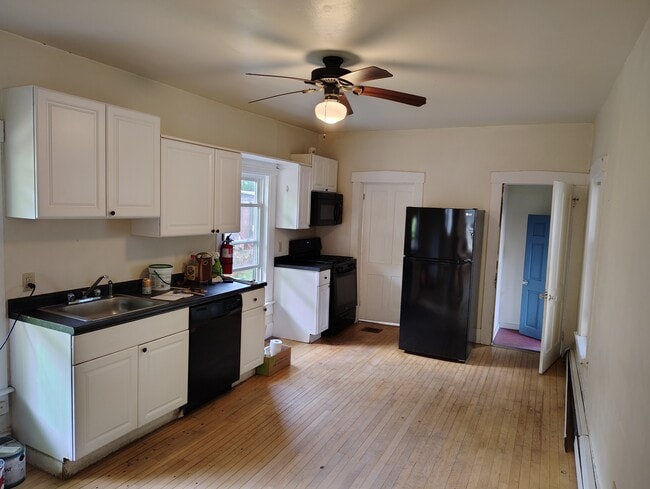 Photo - 123 Frost St