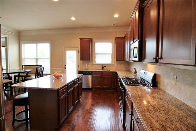 Photo - 4030 Rotterdam Pass